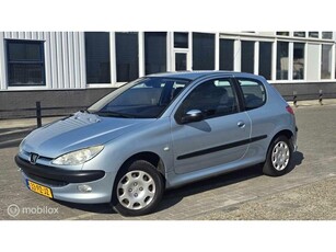 Peugeot 206 1.4-16V Gentry/Climate control/APK/Lage stand