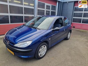 Peugeot 206 1.4 XR met Trekhaak