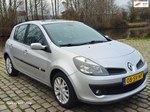 Renault Clio 1.6-16V Dynamique Luxe uitvoering airco cruis