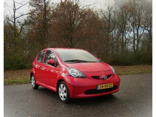 Toyota Aygo 1.0-12V + 5 Deurs . AUTOMAAT . Airco . Elec