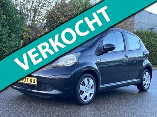 Toyota Aygo 1.0-12V + 5DR*NAP*APK*AUX*2e eigenaar*Nette