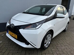 Toyota Aygo 1.0 VVT-i x-play 5-deurs - Airco - Navigatie