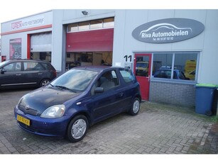 Toyota Yaris 1.3-16V VVT-i Luna Nieuwe APK (bj 2000)