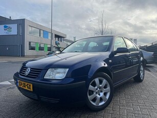 Volkswagen Bora 1.6 Benzine AUTOMAAT Climatronic Luxe model