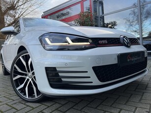 Volkswagen Golf 2.0 TSI GTI DSG *!* PANODAK/ LED/ CAMERA/