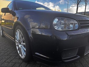 Volkswagen Golf 3.2 V6 R32 DSG