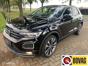 Volkswagen T-Roc 1.5 TSI I R line I 19 inch I navigatie I