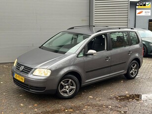 Volkswagen Touran 1.6-16V FSI / NETTE AUTO / NAP / RIJDT