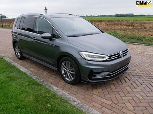 Volkswagen Touran 1.6 TDI Highline Automaat 5-pers PANO NAV