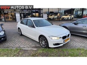 BMW 3-serie 320i Executive automaat LEER navigatie