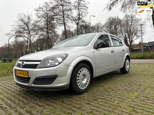 Opel Astra 1.6 Essentia / nap / cruise control