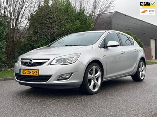 Opel Astra 1.6 Turbo Cosmo