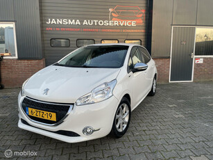 Peugeot 208 1.2 nieuwe distributie. Navigatie GARANTIE