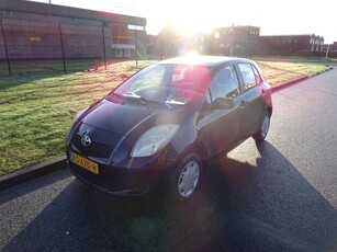 Toyota Yaris 1.0 VVTi +