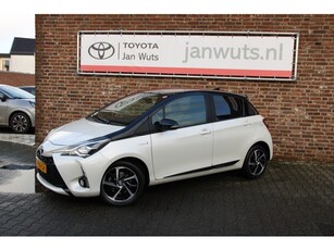 Toyota Yaris 1.5 Hybrid Executive Bi-Tone Panorama