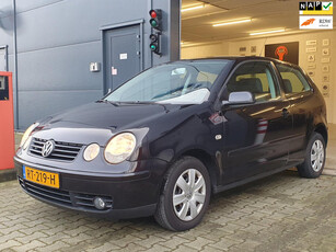 Volkswagen Polo 1.4-16V Athene / INCL. 3M GARANTIE / NWE BEURT / DISTR. VERV. / AIRCO / RADIO MET AUX / 2 SLEUTELS / RESERVEBAND !