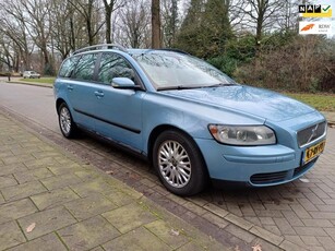 Volvo V50 2.4 combines powerful performance, smooth