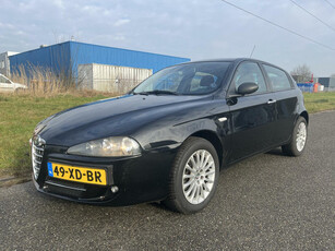 Alfa Romeo 147 1.6 T.Spark Business 5-drs Clima Cruise Leer