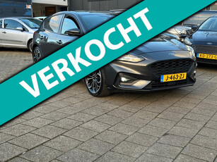 Ford Focus 1.0 EcoBoost Titanium Business |AUTOMAAT | zelf in parkeren| nette auto | voll | lage kmstand !!