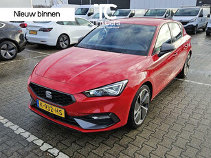 Seat Leon 1.5 TSI FR Launch Edition | LED | Stoelverwarming | Navigatiesysteem | Adaptive cruise control | Apple CarPlay | 18 inch lichtmetalen velgen | Achteruitrijcamera | Parkeersensoren voor en achter