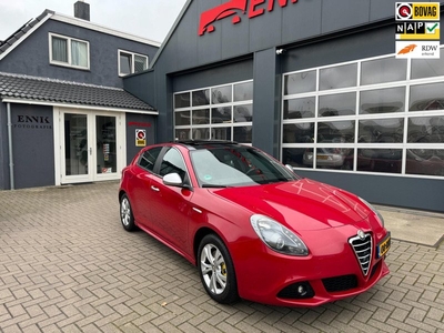 Alfa Romeo Giulietta 1.4 T Distinctive Pano / Bose / Sportleder / Liefhebbers auto !