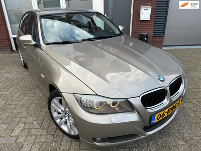 BMW 3-SERIE 320i Luxury Line / Leder / PDC / NAP / Cruise