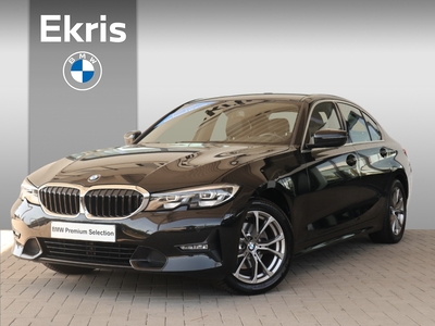 BMW 3-SERIE Sedan 320i Executive / Sport Line / 17