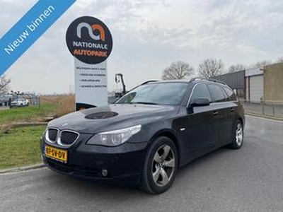 BMW 5-SERIE * 2006 * 324 DKM * 3.0 B * AUTOMAAT * AIRCO * CRUISE CONTROL * STOELVERWARMING * NAVI * LEDER * TREKHAAK * PARKEERSENSOREN * APK *