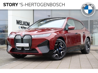 BMW IX xDrive50 High Executive Sport Edition 112 kWh / Panoramadak Sky Lounge / Laserlight / Trekhaak / Parking Assistant Professional / Soft-Close / Stoelventilatie