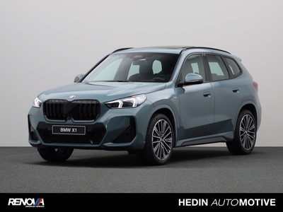 BMW X1 18i sDrive | M-Sport Shadow Line | Comfort Access | Stoelverwarming | Sportstoelen | Head Up | Schuif-/ Panoramadak | PDC voor/ achter | Trekhaak |