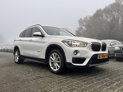 BMW X1 sDrive16d Centennial High Executive *DAKOTA-VOLLEDER | NAVI-FULLMAP | HIFI-SOUND | FULL-LED | HUD | DAB | ECC | PDC | CRUISE | COMFORT-SEATS | 17