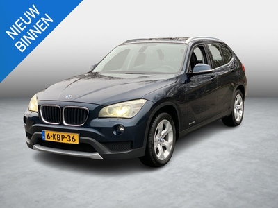 BMW X1 sDrive20i Chrome Line Panoramadak, sportstoelen