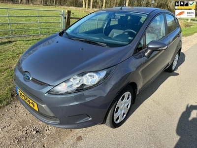 Ford Fiesta 1.25 Limited super netjes en met airco