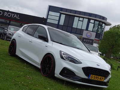 FORD FOCUS 2.3 EcoBoost ST-3 281 pk - Automaat, 5-deurs, F1-Flippers, Leder Sport Recaro Interieur, B&O Sound, Dode Hoek sensor, Head-Up display, Airco/ECC, CruiseControl, Parkeersensoren