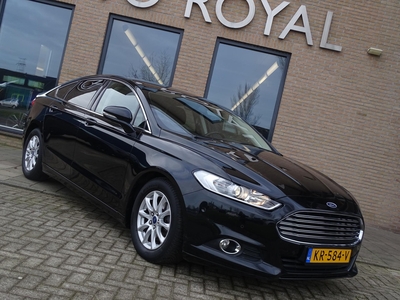 FORD MONDEO 1.5 TDCi Trend - 6-Bak, Navigatie, Automatisch inparkeren, Bedienbaar Stuur, Automatische airco, Cruise Control, Voorruitverwarming, Parkeersensoren voor en achter, Lichtmetalen velgen, armsteun voor en achter, klein leerpakket