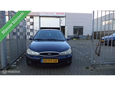 Ford Mondeo 2.0-16V Ghia Platinum