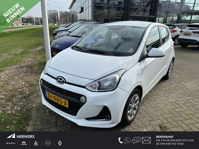 HYUNDAI I10 1.0i Comfort + Smart Pack / Navigatie / Cruise Control / Airco / Bluetooth / Sensoren achter / DAB / Apple&Android Auto /