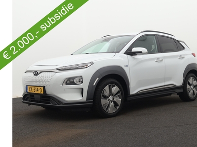 HYUNDAI KONA EV Premium 64 kWh 100%EV. *€2.000,- SUBSIDIE* / Navigatie / Pdc+Camera / Xenon / Leder / Stoelverwarming / Tweede Paasdag open van 10:00 tot 14:00