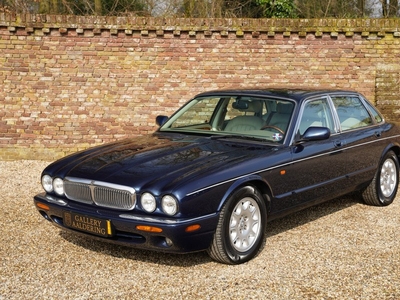 Jaguar XJ V8 3.2 Sovereign PRICE REDUCTION Neatly maintained Jaguar XJ8, Fabulouse and classic color scheme Sapphire Blue Metallic over beige/tan leather, The quality of the interior does not reveal the mature mileage, The design is ultimately English wit