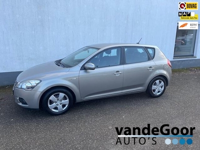 KIA CEE D 1.4 CVVT X-tra, '10, Airco, Trekhaak en een apk keuring tot Okt. '24 !