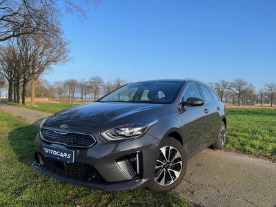 Kia Ceed Sportswagon 1.6 GDI PHEV DynamicLine Driving