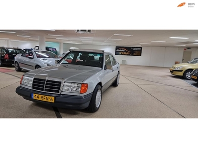 Mercedes-Benz 200-Serie Benzine