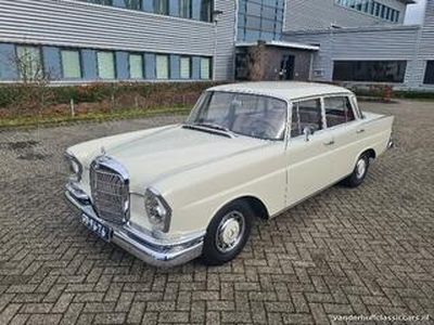 Mercedes-Benz 220 S