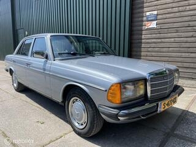 Mercedes-Benz 230 E