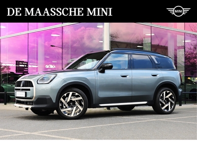 MINI COUNTRYMAN C Favoured Automaat / Panoramadak / Trekhaak / Verwarmd stuurwiel / LED / Harman Kardon / Head-Up / Parking Assistant Plus / Stoelverwarming