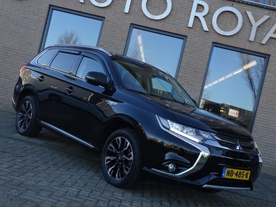 MITSUBISHI OUTLANDER 2.0 PHEV 4WD Executive Edition - Automaat, Plug in, Navigatie, Camera, Xenon, Automatische airco, Standkachel, Cruise Control, Parkeersensoren, Rockford sound system, Stoelverwarming, Dakrail, klein leerpakket, privacy gla Key less, armsteun voor / ach...