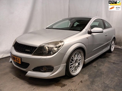 Opel Astra GTC 2.0 T Cosmo - Motor Tikt