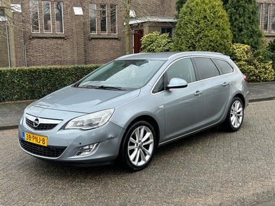 Opel Astra Sports Tourer 1.4 Turbo Cosmo 2011 NAP! Navi! Stoel- en stuurverw.! 6-bak! Goed rijdend! Cruise control! Nederlandse au