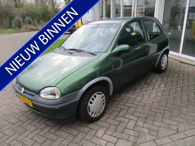 Opel Corsa 1.4i Sport Zo mee! APK februari 2025. (bj 1996)