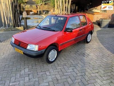 Peugeot 205 1.1 Accent met nieuwe apk voor 2 jaar tot 3-2026